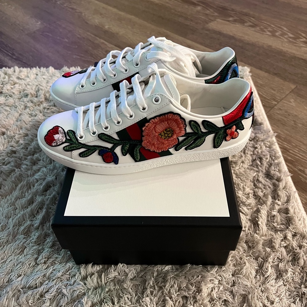 Size 7 - Gucci Ace Embroidered Floral - 431917-A38G0-9064